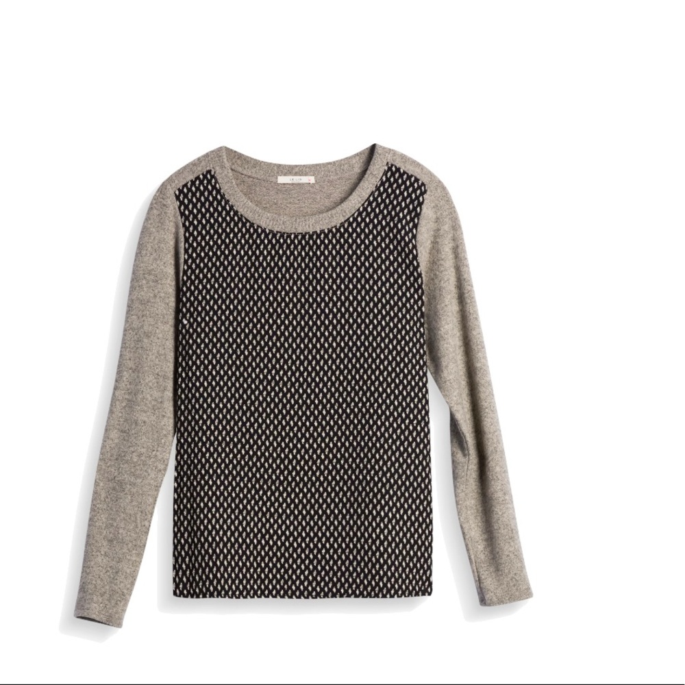 Le Lis ~ Soll Mixed Material Top ~ Color: grey/dark blue pattern ~ Size: Small